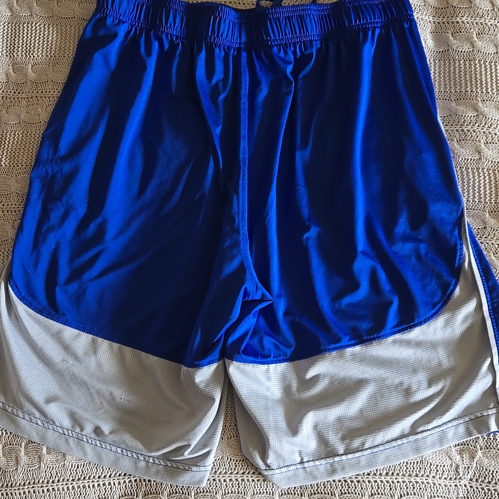 Under Armour Men's Loose Fit Athletic Shorts - Lot of 3 - Picture 4 of 12